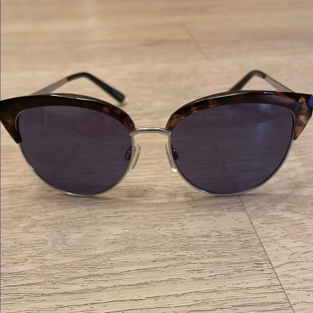 Stylish Tortoise Shell Sunglasses